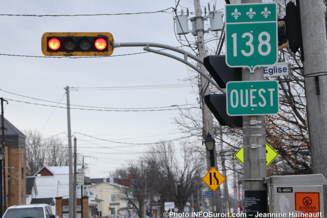 panneau route 138 Ouest feux de circulation a Mercier Photo JH INFOSuroit