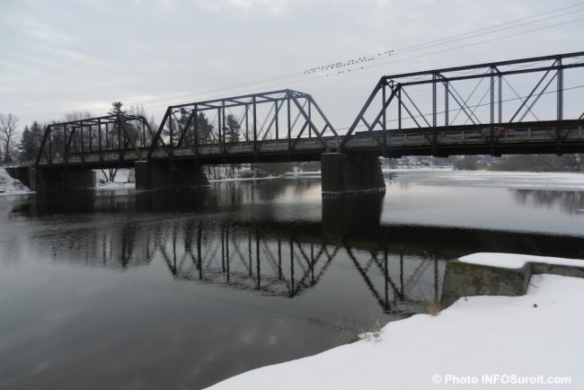 pont a Sainte-Martine au-dessus de la riviere Chateauguay hiver photo INFOSuroit