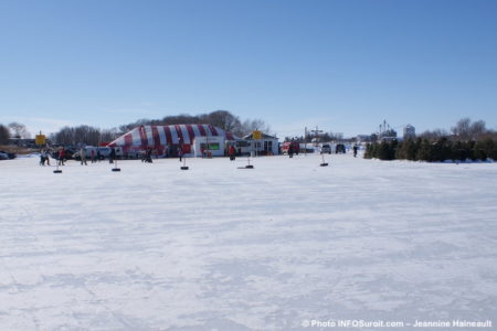 Festi-Glace-Ste-Martine-chapiteau-et-site-riviere-Chateauguay-photo-JHaineault-INFOSuroit