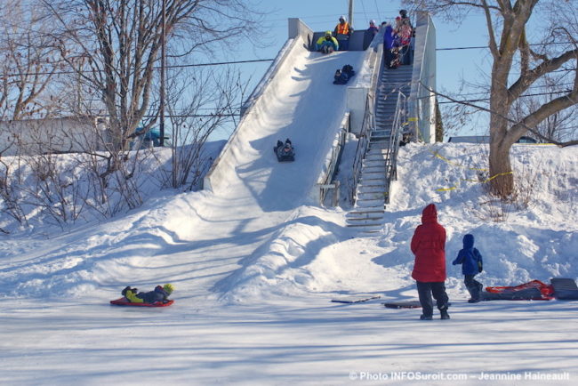 Festi-Glace-Ste-Martine-glissade-enfants-familles-photo-JHaineault-INFOSuroit