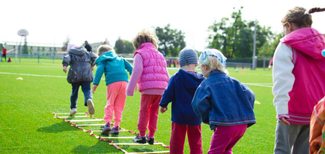 enfants-camps-jour-photo-via-pexels