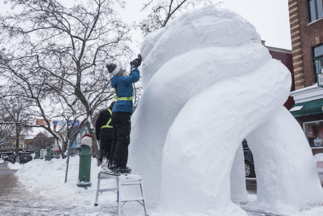 Intercollegial sculptures sur neige a Riviere-du-Loup equipe Cegep Valleyfield Phoo RDL