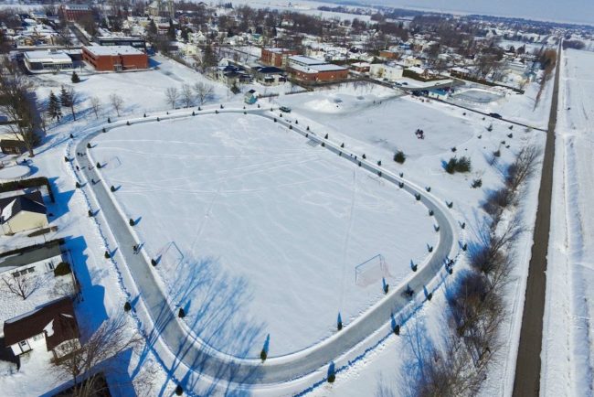 anneau de glace et patinoire derriere ecole Sacre-Coeur a Ste-Martine site Festi-Glace 2020 photo courtoisie SM