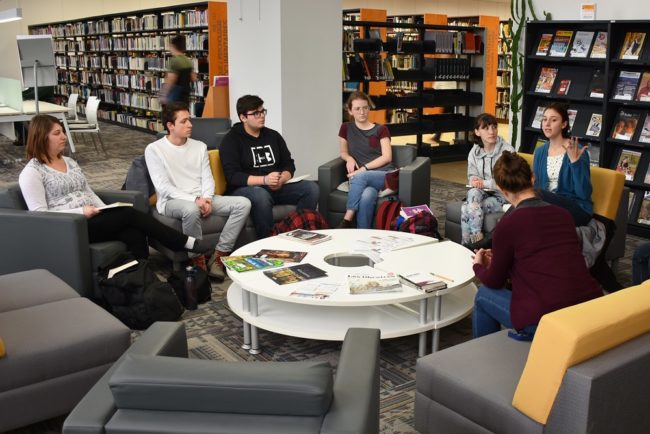 etudiants cegep discussion Prix litteraire des collegiens 2020 photo via ColVal