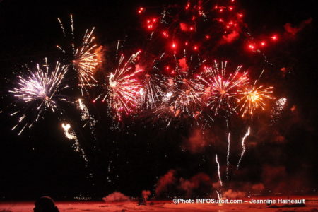 festival-Feux-et-flocons-2019-Vaudreuil-Dorion-feu-artifice-photo-JHaineault-INFOSuroit