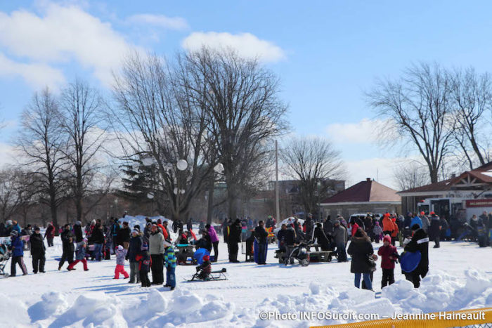 hiver-Mega-Fete-Valleyfield-2019-familles-visiteurs-photo-JH-INFOSuroit