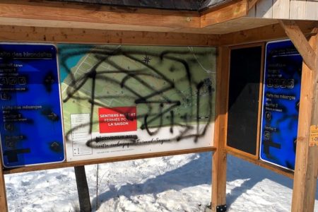 panneau vandalisme centre ecologique Fernand-Seguin a Chateauguay fev20 photo courtoisie VC