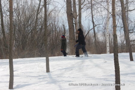 raquette dans les bois carnaval hiver St-Stanislas-de-Kostka photo JHaineault INFOSuroit