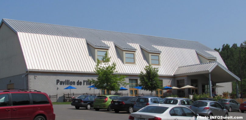 Pavillon de l_ile St-Bernard theatre cafe a Chateauguay stationnement photo INFOSuroit