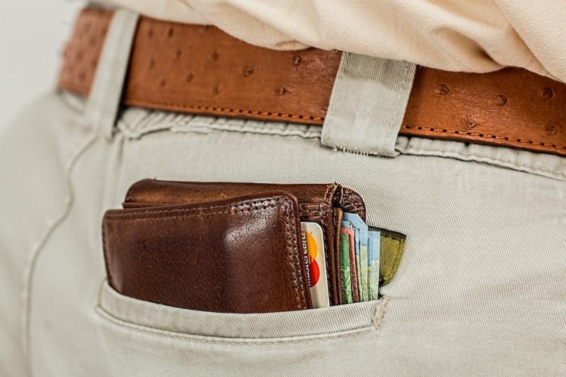 portefeuille argent cartes de credit finance photo StevePb via Pixabay et INFOSuroit